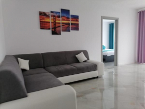 Aqua West Apartment free parking- self check-in